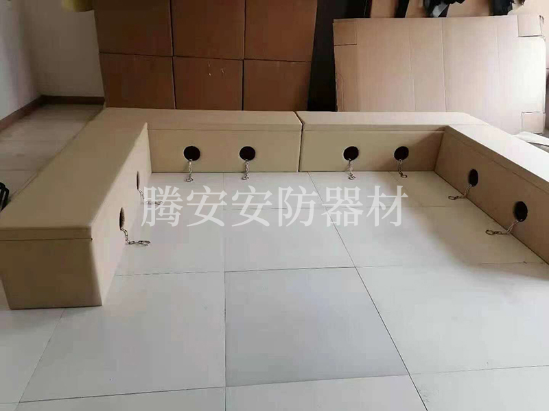 審訊椅廠家的犯人椅都分為幾種，使用過程中都有什么注意的地方？